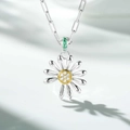 Colgante de margarita en plata 925 con cadena de clip y detalles en dorado y piedras verdes - Collar de Colgante de Margarita (XL419)