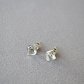 Minimalistische quadratische Kristall-Ohrstecker aus Silber mit geometrischem Schliff - Transparent