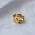 Anello dorato regolabile con texture irregolare effetto lava e stile minimalista - Oro