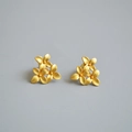 Vintage-Ohrstecker in Mattgold mit Blumenmuster, 925er Silberstift und Messing-Blütendesign - Gold
