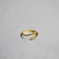 Detail of adjustable gold ring featuring an S initial and a sparkling round white zircon - Alphabet Style S