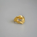 Anello dorato vintage con trama lavica irregolare e design aperto in stile moderno - Texture Lava Irregolare (Roccia Dorata) / Roccia Dorata