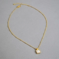 Collar vintage de latón bañado en oro con colgante cuadrado de nácar blanco para mujer - Colgante Cuadrado de Nácar
