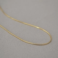 Collana minimalista a catena serpente dorata con superficie lucida a otto tagli - 45cm / Oro