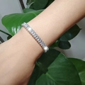 Elegante bracciale tennis in argento con zirconi a taglio smeraldo al polso - 15.5cm / Argento