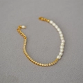 Elegantes verstellbares Armband mit Süßwasserperlen und Goldkette mit Zirkonia-Steinen - Süßwasserperlen-Splicing-Stil