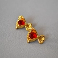 Kreative goldene Bonbon-Ohrstecker mit runden roten Zirkonia-Steinen für Damen - Rot