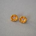 Pendientes de corazón bañados en oro con textura de lava y circonitas brillantes - Dorado