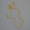 Dettaglio della collana girocollo dorata con piccoli dischi e chiusura a moschettone - Oro