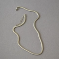 Collana minimalista a catena serpente piatta in ottone argentato con chiusura a moschettone - Argento