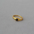 Verstellbarer Vintage-Goldring mit rundem dunklem Edelstein-Inlay in mattem Finish - Einstellbar Offen / Schwarzer Achat