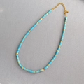 Collana boho con perline di turchese, distanziatori dorati e chiusura a moschettone - Blu Fresco