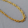 Collier en or mat avec maillons métalliques en forme d'engrenage et chaîne longue - Engrenage Simple