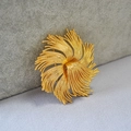 Vintage gold plated twisted wire pin brooch with sunburst starburst flower design - Rotating Pinwheel Style (MYP014-GD) / Gold