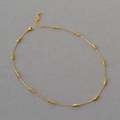 Collana minimalista in ottone placcato oro con perline quadrate sfaccettate e chiusura - Oro