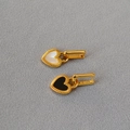 Boucles d'oreilles cœur vintage dorées avec émail noir et nacre blanche incrustée - Noir+Blanc
