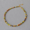 Gargantilla bohemia de cuentas de colores hecha a mano con cierre dorado y cadena ajustable - Cuentas de Colores Hecho a Mano (MYN0258-GD)