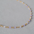 Elegante collar de latón chapado en oro con piedras de lavanda de estilo minimalista - Collar de Piedra Violeta Claro Hecho a Mano