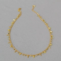 Detalle del collar de cuentas doradas con perlas amarillas y verdes y cierre de mosquetón - Cuentas Amarillo Verde (Estilo 3)