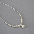 Elegante collana di perle e grani d'argento con un ciondolo di perla lucentezza - Perla d'Imitazione Bianco Crema