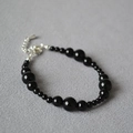 Elegante pulsera de cuentas de ágata negra con degradado y cierre plateado - Ágata negra