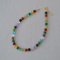 Collar de cuentas cuadradas coloridas con espaciadores dorados y cierre de mosquetón - Collar