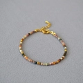 Bracelet bohème en perles colorées avec perles dorées et chaîne de réglage en métal doré - Pierre Naturelle Colorée