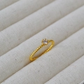 Anello regolabile placcato oro con design a corda e zircone brillante incastonato - Doratura