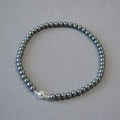 Macro shot of dark grey Tahitian style pearls with silver magnetic ball clasp and mirror luster - 8mm Necklace / Tahiti Gray