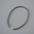 Detailed close-up of dark grey Tahitian pearl necklace with a silver magnetic clasp - 6mm Necklace / Tahiti Gray