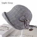 Chapeau cloche élégant gris clair pour femme avec nœud floral et perle rétro - Réglable 57-59cm / Gris clair