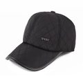 Herren Winter-Baseballkappe mit Steppmuster, Ohrenschutz und Sport-Metalllogo - Einstellbar 57-59cm / Schwarz