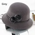 Eleganter grauer Angora-Topfhut mit Bommeln und geometrischem Band für Damen im Winter - Verstellbar 56-59cm / Grau