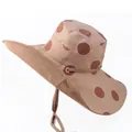 Détail de chapeau de soleil kaki à large bord avec pois et cordon ajustable - Taille Unique 58cm / Kaki
