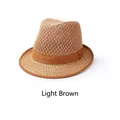 Détail de la texture tissée ajourée respirante marron clair sur ce chapeau fedora d'été - 57-58cm (Ajustable) / Fauve
