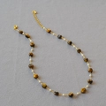 Collana con perle e occhio di tigre con catena in metallo dorato da donna - Stile Corto