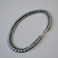 Collana a doppio filo di perle grigie con chiusura a infinito impreziosita da strass - Perla nera di Tahiti