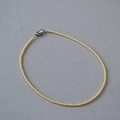 Dettaglio della collana di perle color champagne con un elegante fermaglio magnetico argento - 3mm