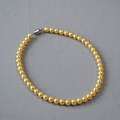 Dettaglio della collana di perle color oro champagne con elegante chiusura d'argento - 8mm