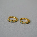 Créoles minimalistes en laiton plaqué or avec incrustations de turquoise et zircon - Style Incrusté de Turquoise Dorée
