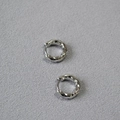 Aros minimalistas de plata con textura de lava martillada irregular y acabado brillante - Pendientes de Aro con Textura de Onda Irregular / Oro Blanco