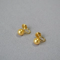 Détail de boucles d'oreilles perles dorées avec mécanisme à clip spirale pour oreilles non percées - Or 8mm