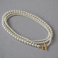 Collana di perle a tre strati con elegante chiusura a levetta dorata da donna - Collana Lunga con Perle Elegante (Chiusura a T Dorata)