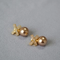 Minimalist X-shaped cross earrings with zircon pavé and large metallic brown pearl details - Coffee (12mm)