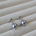 Eleganti orecchini a perno con perle grigie e perni in argento 925 su vassoio - 10mm / Grigio Argento