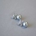 Close-up of X-shaped zircon-encrusted silver earrings featuring elegant grey pearls - Silver Gray (12mm)