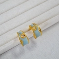Boucles d'oreilles rétro dorées en C avec fleurs en émail bleu clair et zircons - Style Fleur Bleu Clair (MYE0799-WG)