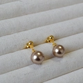 Eleganti orecchini pendenti con perle champagne e perni dorati su scatola porta gioie - 10mm / Marrone