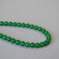 Collana corta di perle in agata verde traslucida e perle di giada tonde lucide - 8mm