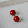 Boucles d'oreilles rondes en émail rouge cerise vintage avec tiges en argent 925 - Rouge 12mm